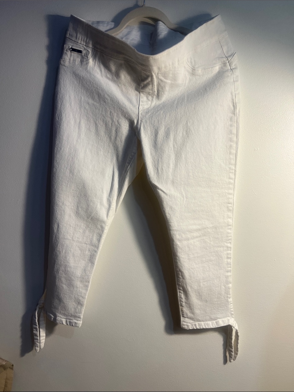 Coco + Carmen White Cropped Tie-Hem Jeans